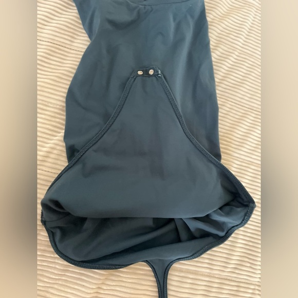 Aritzia Babaton Contour Bodysuit Women's Small Teal Blue Sleeveless Thong - Picture 7 of 11